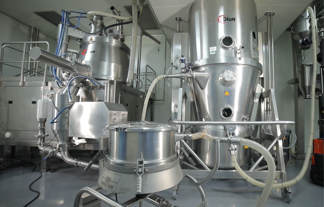 Pharmaceutical manufacturing equipment and processing vessels